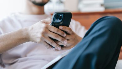 Parents Overusing Phones May Lead to Smartphone Addiction Among Teenagers According to This Study / Digital Information World